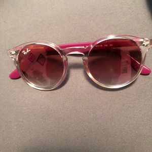 Child Circle Ray-Bans (or adult with a small face)